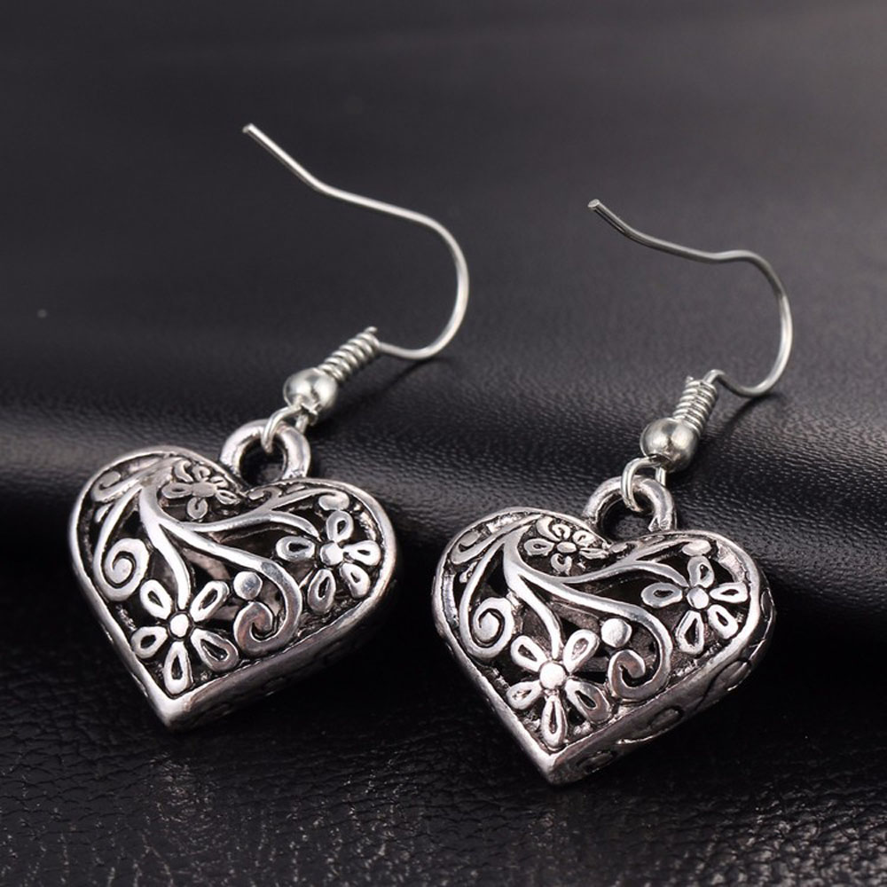 Carved Simple Hollow Heart Earrings