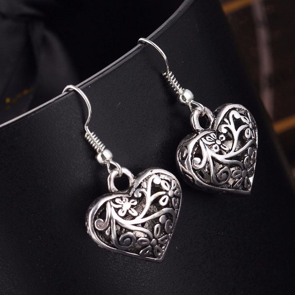 Carved Simple Hollow Heart Earrings