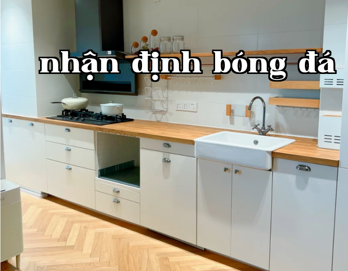 Chân tường gỗ nguyên bản và sàn nhà kết hợp hoàn hảo