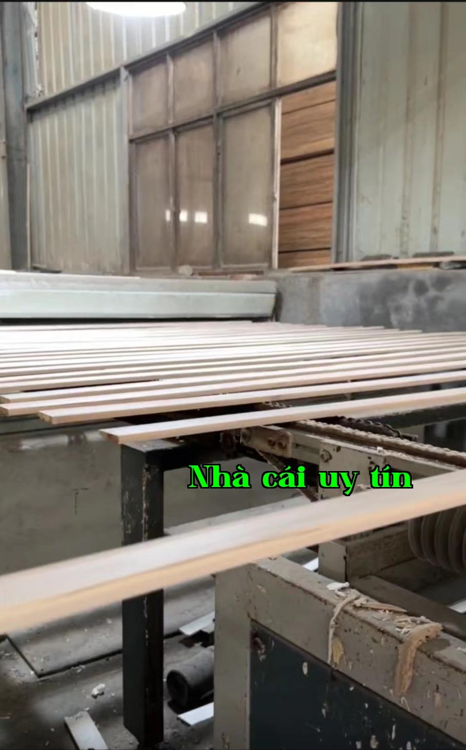 Một góc kho nẹp chân tường